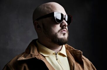 Pyhimys aurinkolasit päässä. Downtown Calling palaa Helsinkiin!