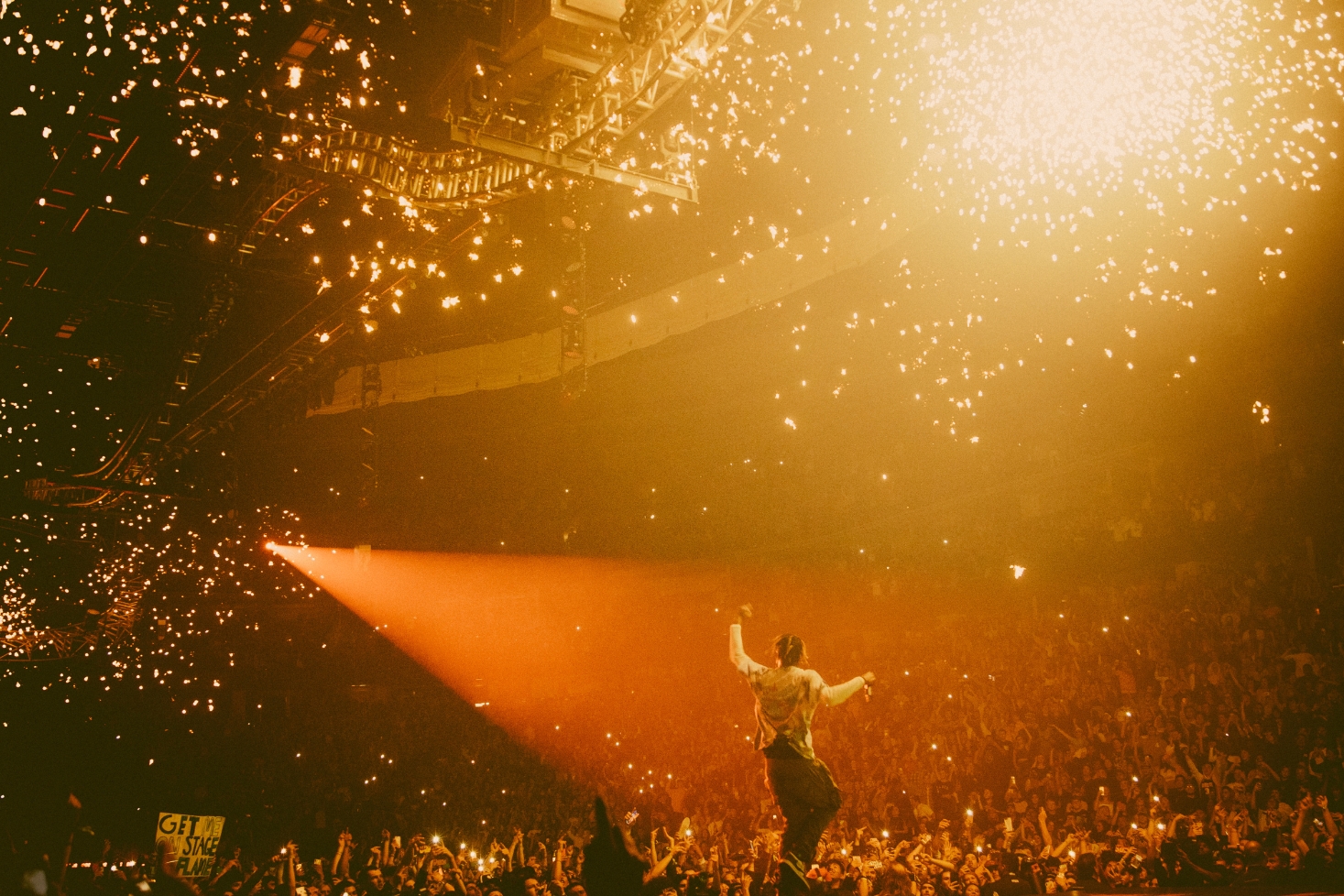 Travis Scott lavalla. Circus Maximus nousi kaikkien aikojen suurimmaksi soolo-rap-kiertueeksi!