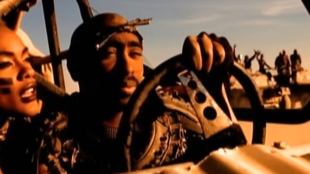 Legendaarinen rap-hitti 30 vuotta - California Love -musavideon kuvakaappaus