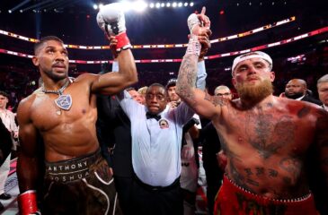 Anthony Joshua ja Jake Paul kehässä. Drake hävisi massiivisen rahasumman!