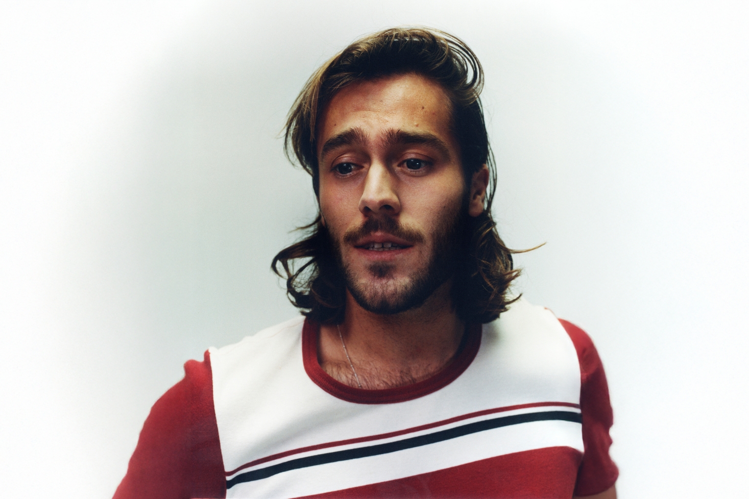 Benjamin Ingrosso t-paita päällä. Benjamin Ingrosso saapuu Veikkaus Arenalle!