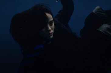 Billie Eilish veden alla. Billie Eilishilta konserttielokuva!