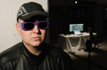 Danitello studiopöydän lähettyvillä. Danitello julkaisi tuottajalevyn!