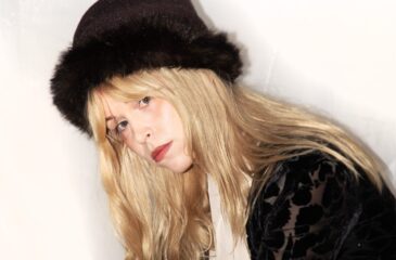 Ellis karvalakki päässä. Ellis sukeltaa pelon maailmaan!