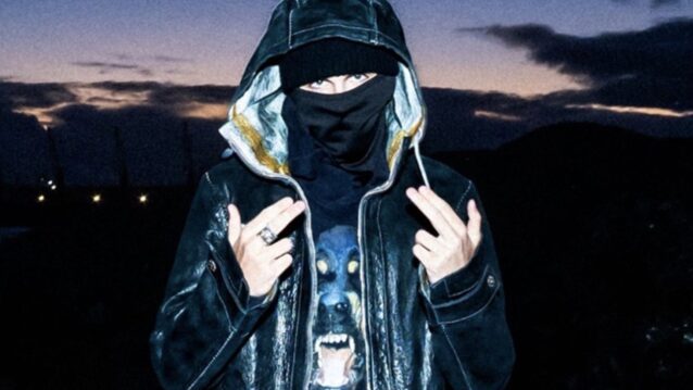 EsDeeKid balaklava päällä. Onko Timothée Chalamet brittiräppäri EsDeeKid?