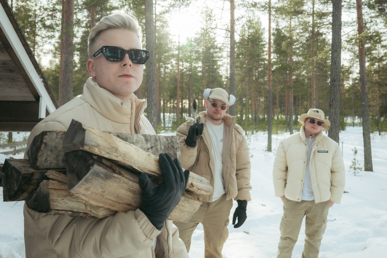 Euføria Valovuosi-promokuvassa mökkimaisemissa