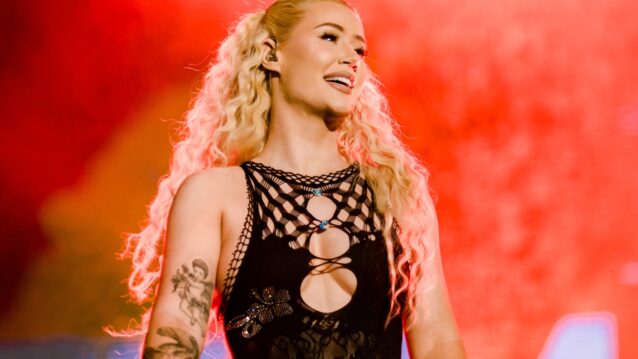 Iggy Azalea lavalla esiintymässä. Iggy Azalean musiikkiura jää taakse!