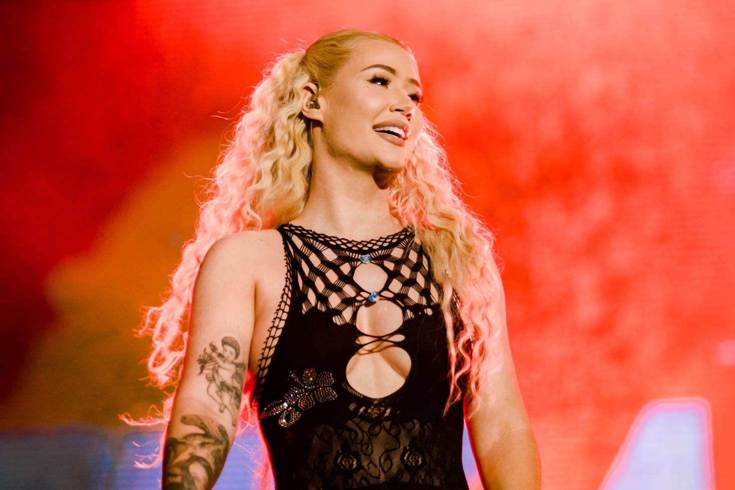 Iggy Azalea lavalla esiintymässä. Iggy Azalean musiikkiura jää taakse!