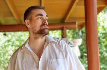 Misokisti kesäisellä terassilla. Misokistin albumi on nyt ulkona!