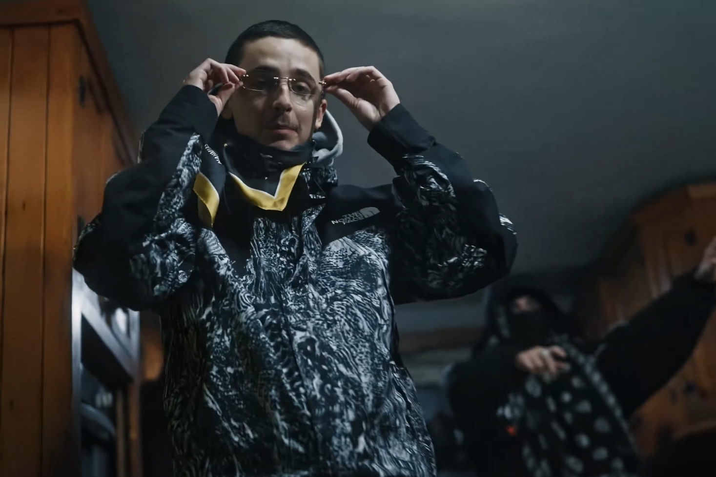 Timothée Chalamet esiintyy EsDeeKidin kanssa