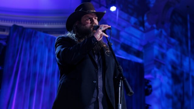 Chris Stapleton esiintymässä lavalla