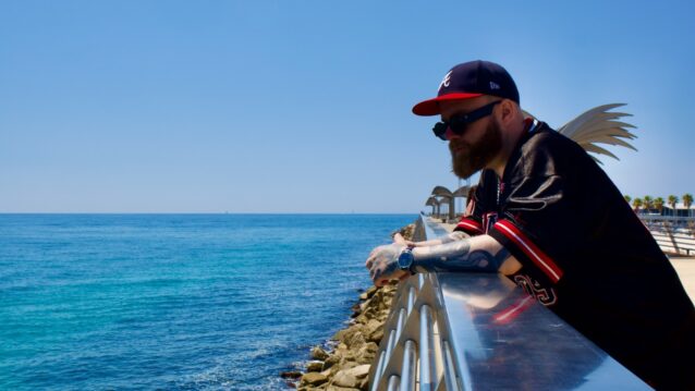 Ex Tuuttiz katsoo merelle päin. Ex Tuuttiz -muistokonsertti järjestetään Ääniwallissa.