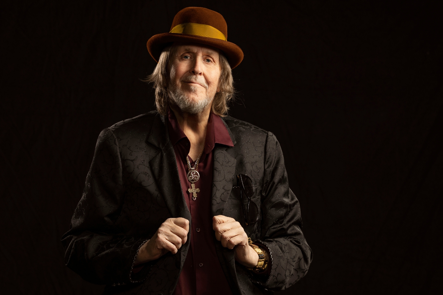 Hector puku päällä. Hectorin 60-vuotisjuhlakonsertti Helsinkiin!