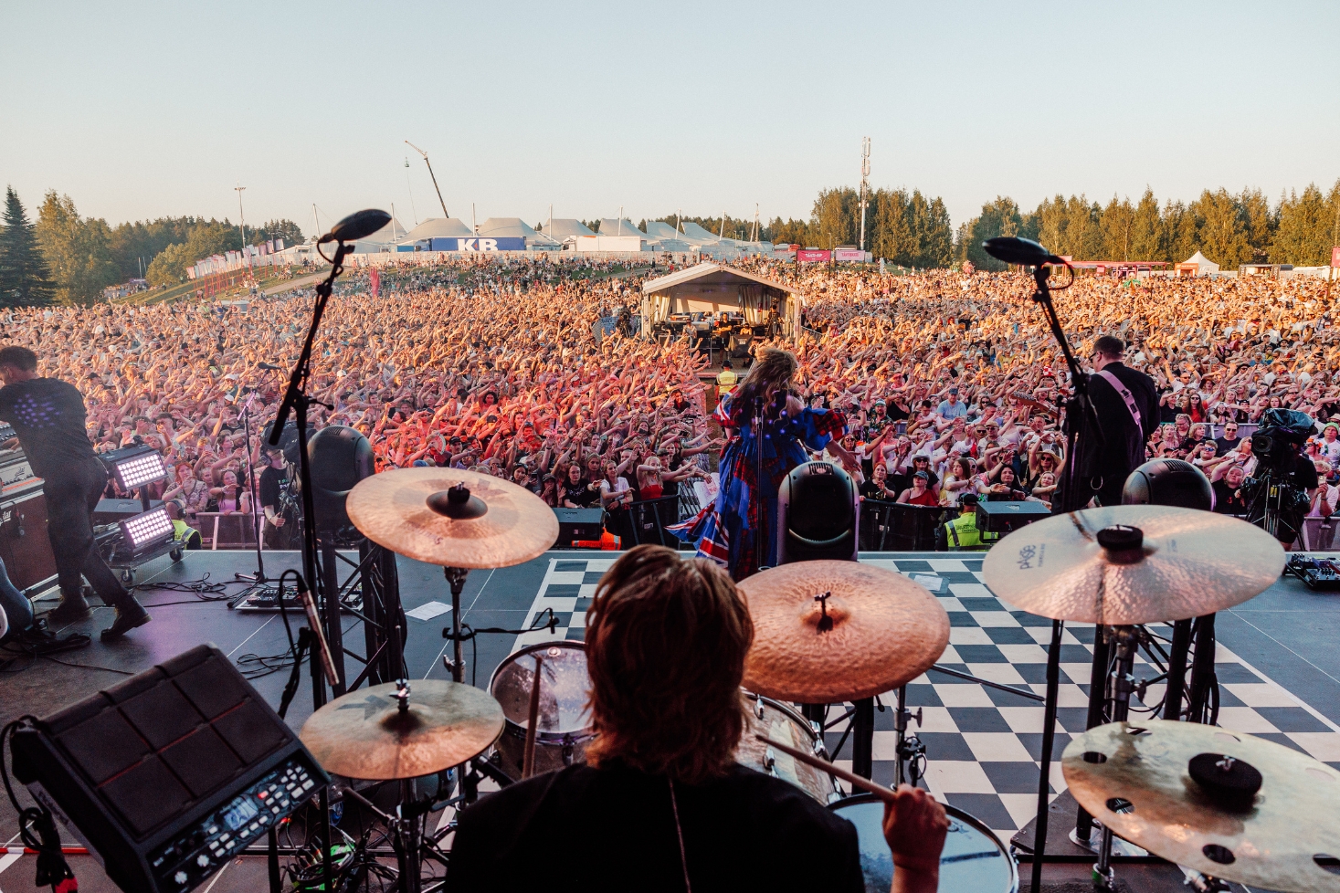 Ilosaarirock 2025: Ellinoora esiintymässä