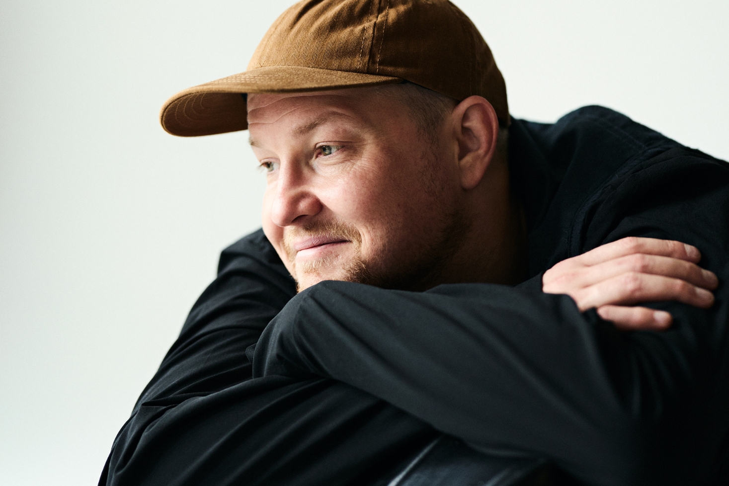 Stepa nojaa käsiinsä