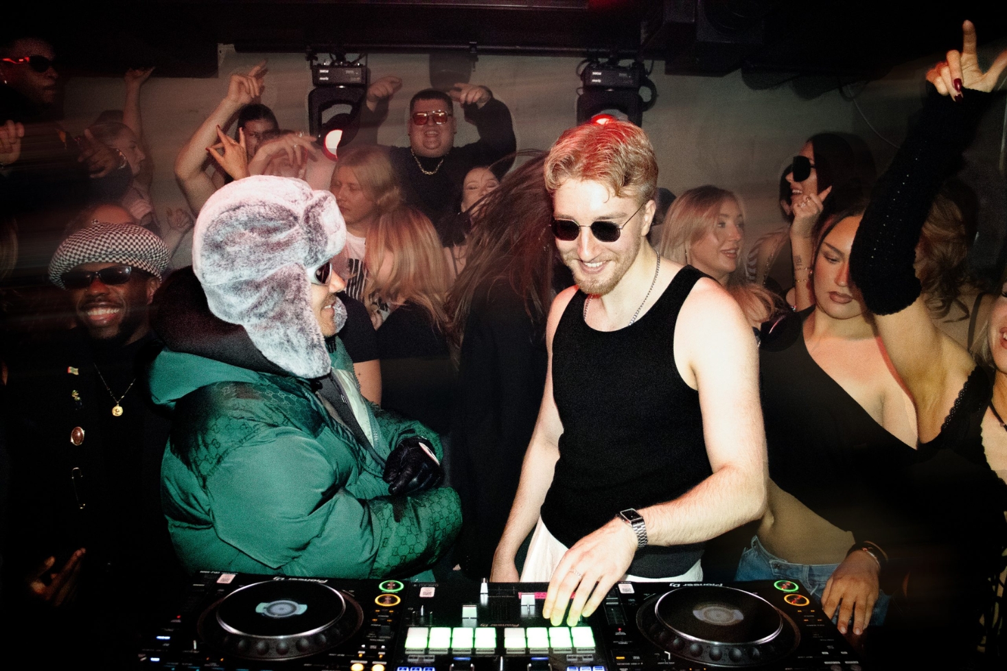 Victor Nordis ja VilleGalle tanssilattian keskellä