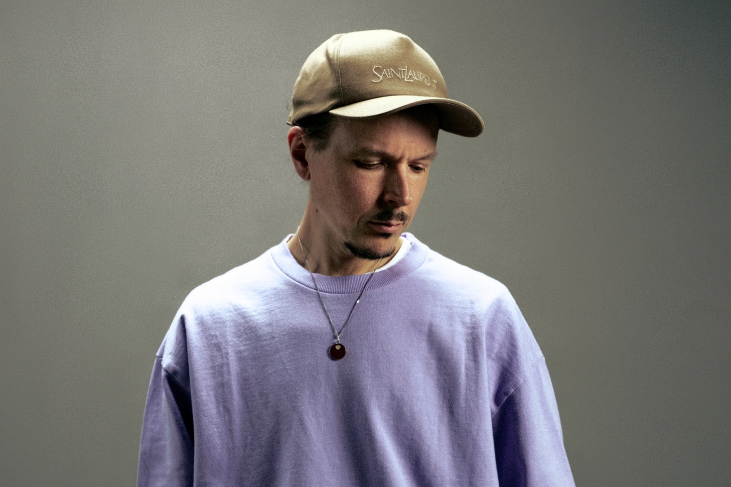 Jukka Poika Stand Back -promokuvassa