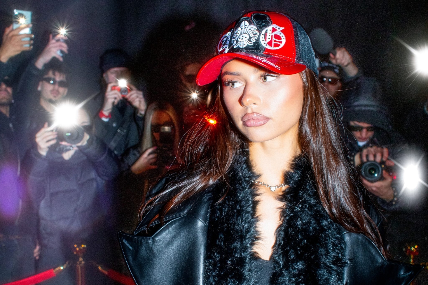 Alina Burnetin debyyttialbumin promokuva