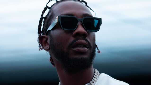 Desiigner aurinkolasit päässä. Desiigner pidätettiin Yhdysvalloissa!