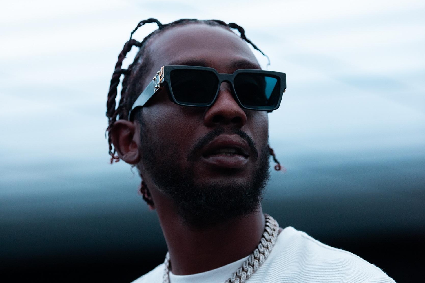 Desiigner aurinkolasit päässä. Desiigner pidätettiin Yhdysvalloissa!