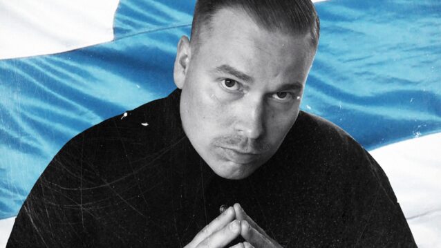 Heikki Kuula ja Suomen-lippu. Heikki Kuulan Isät-levy on keskiluokkaisen rehellinen ja tuore!