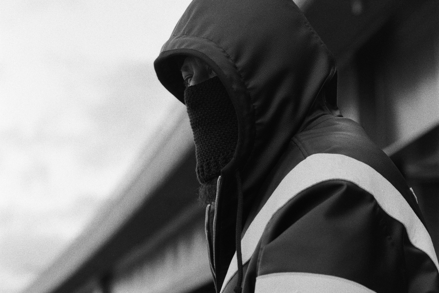 Julma-Henri huppu päässä. Julma-Henrin keikka Narinkkatorilla esittelee uuden albumin!