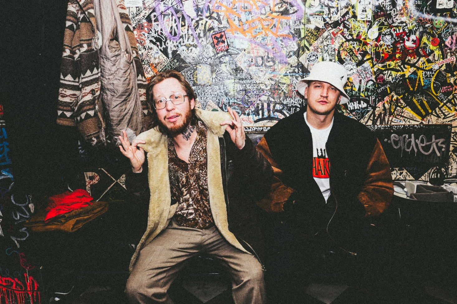 Unelmien kaupunki -singlen promokuvassa Aksim ja Joosu J