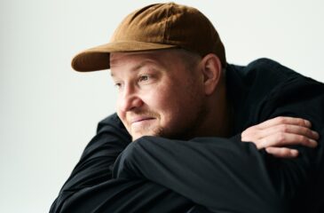 Stepa Minä tiedän miksi häkkilintu laulaa -albumin promokuvassa