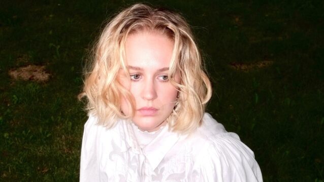 ellaella Omin sanoin -promokuvassa