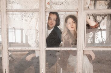 Annika Pudas ja Topi Saha Sweetheart-singlen promokuvassa