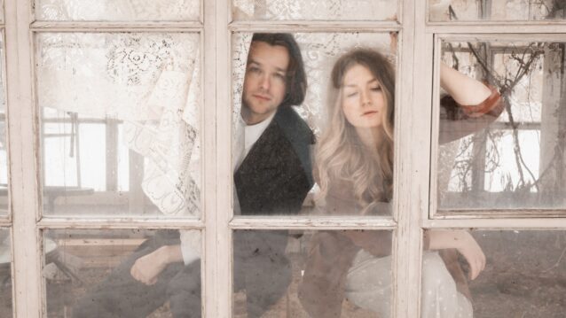 Annika Pudas ja Topi Saha Sweetheart-singlen promokuvassa