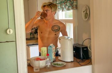 Chebaleba mökillä. Chebaleba lähtee tänä kesänä mökkitourille!