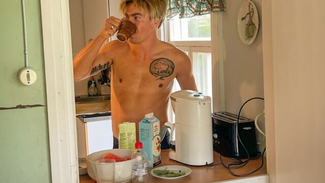 Chebaleba mökillä. Chebaleba lähtee tänä kesänä mökkitourille!