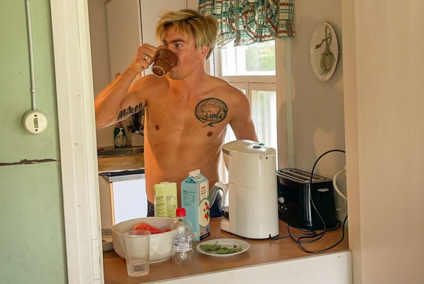 Chebaleba mökillä. Chebaleba lähtee tänä kesänä mökkitourille!