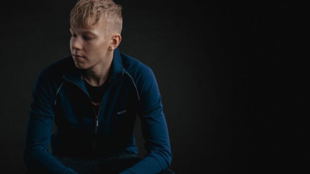 Jami Faltin Elämää Suurempaa -singlen promokuvassa