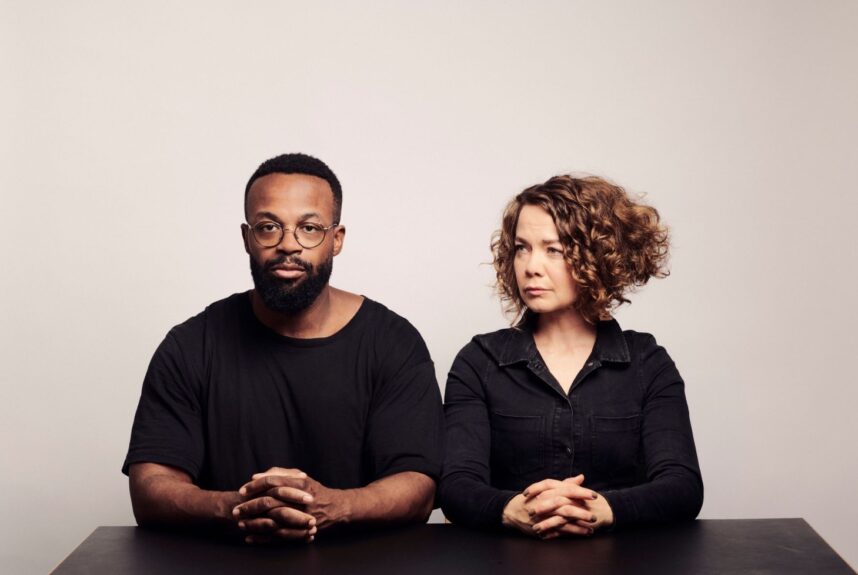 Jesse Markinin kirja Käärmeitä ja perhosia -promokuvassa Jesse Markin ja Elina Westinen