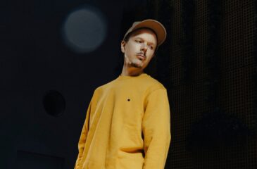 Jukka Poika Comeback-albumin promokuvassa