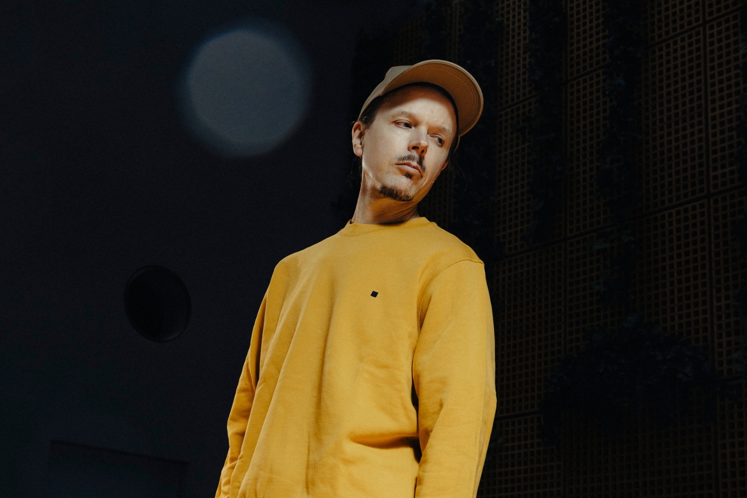 Jukka Poika Comeback-albumin promokuvassa