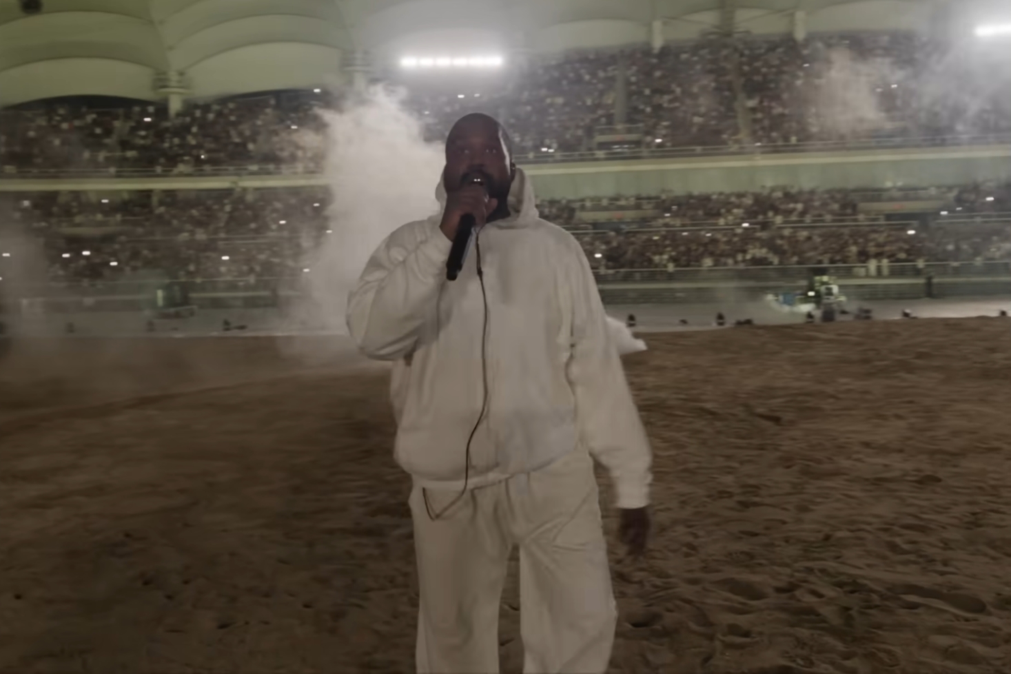 Kanye West Etelä-Koreassa. Wireless Festival peruutettiin Kanyen takia!