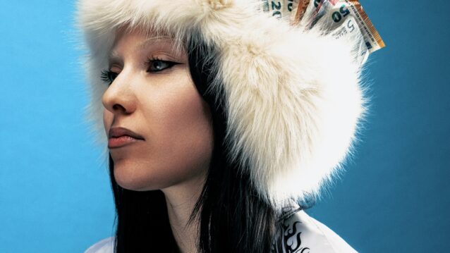 Keiju Stiga-singlen promokuvassa.