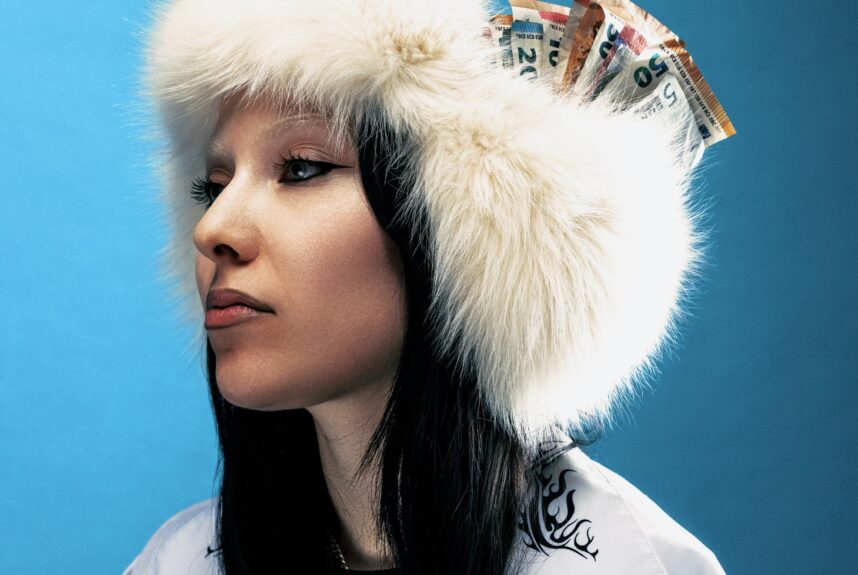 Keiju Stiga-singlen promokuvassa.