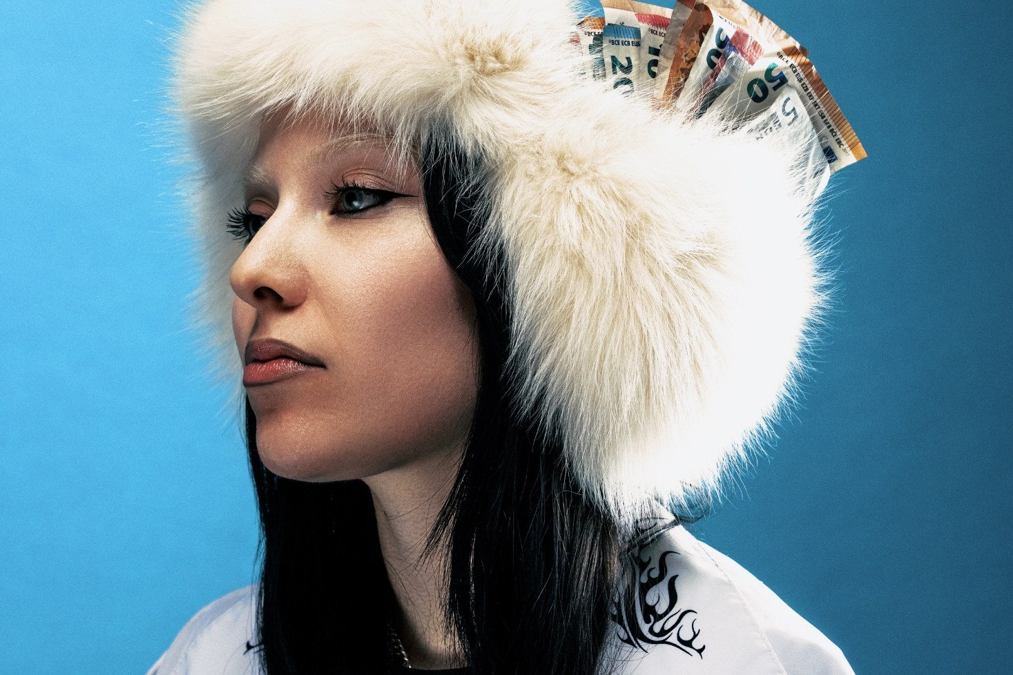 Keiju Stiga-singlen promokuvassa.