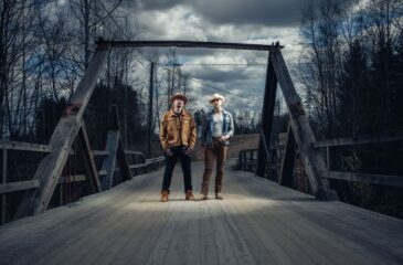 Brädi ja Aaron Barone Kirkko-singlen promokuvassa