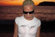 martta Girl's Girl -singlen promokuvassa