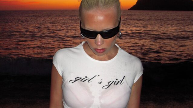 martta Girl's Girl -singlen promokuvassa