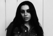 Charli xcx Music, Fashion, Film -albumin promokuvassa