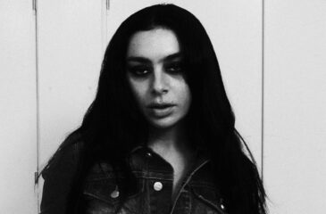 Charli xcx Music, Fashion, Film -albumin promokuvassa