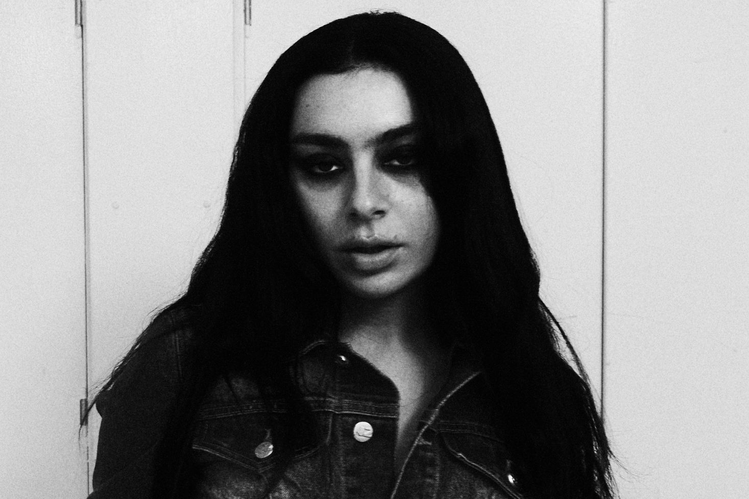 Charli xcx Music, Fashion, Film -albumin promokuvassa