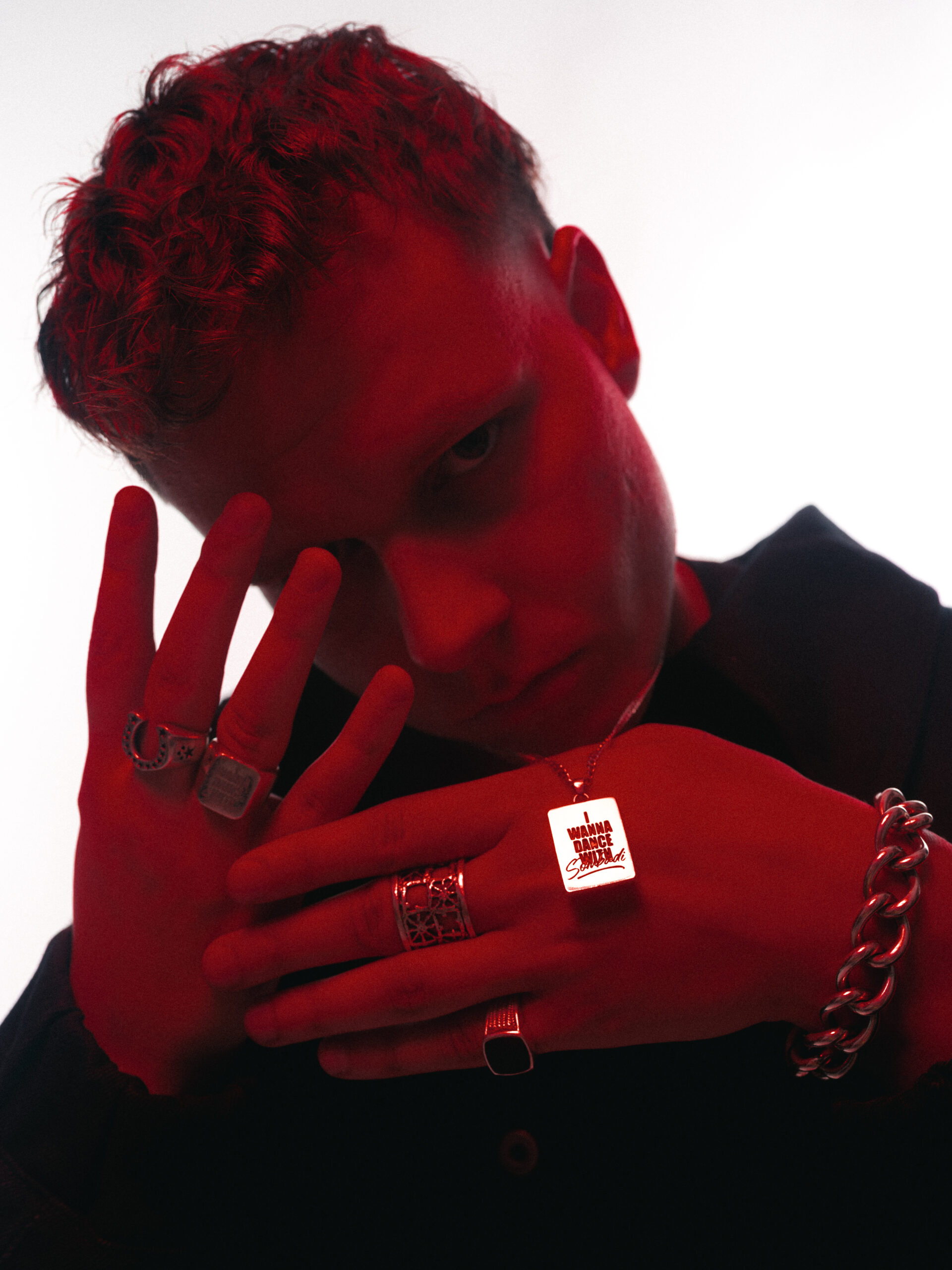 DJ Sombadi promokuvassa
