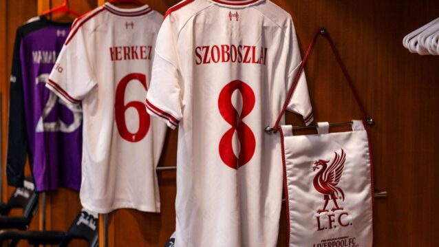 Liverpoolin uusi vieraspaita.